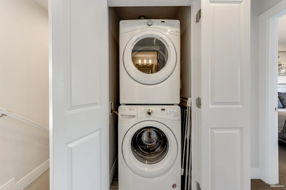 Hallway Photo of 2 13328 96 Avenue, Surrey, BC