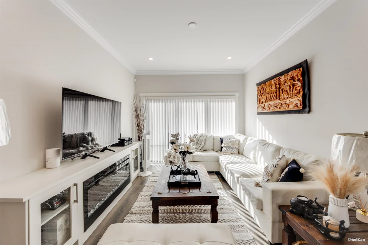 Primary Bathroom Photo of 2 13328 96 Avenue, Surrey, BC