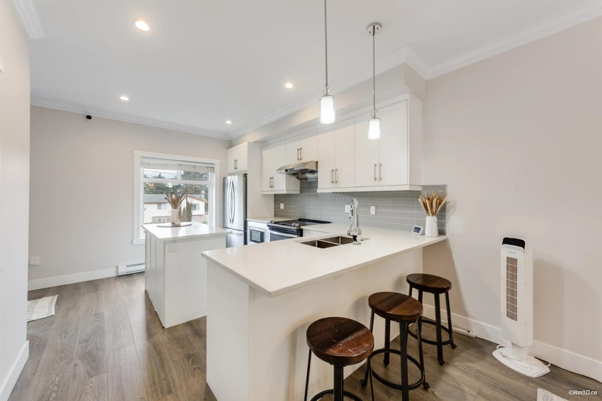 Walk-In Closet Photo of 2 13328 96 Avenue, Surrey, BC