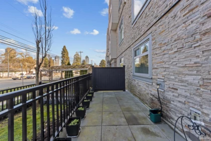 Kitchen Photo of 2 13328 96 Avenue, Surrey, BC