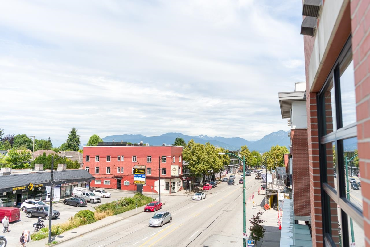 Mudroom Photo of 306 202 E 24th Avenue, Vancouver, BC