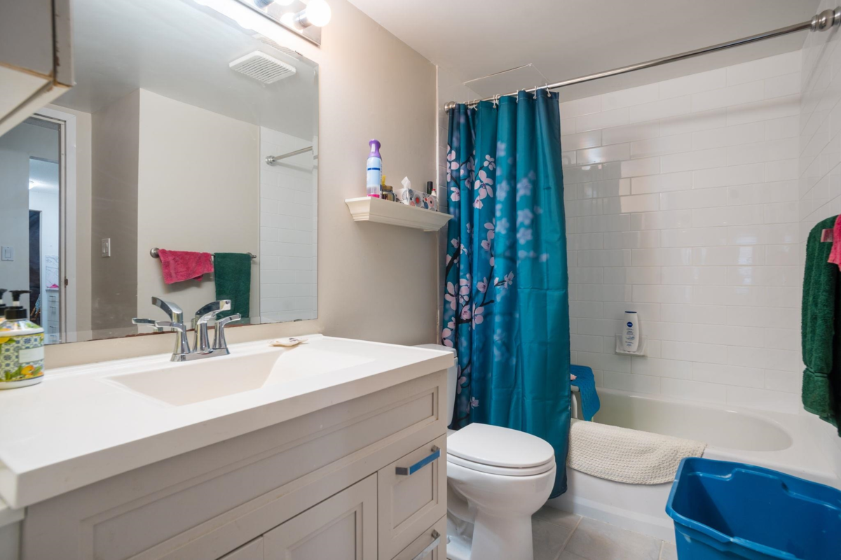 Primary Bathroom Photo of 111 7297 Moffatt Road, Richmond, BC