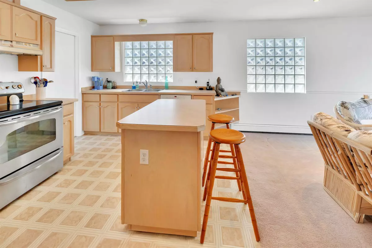 Walk-In Closet Photo of 1655 Mcpherson Drive, Port Coquitlam, BC