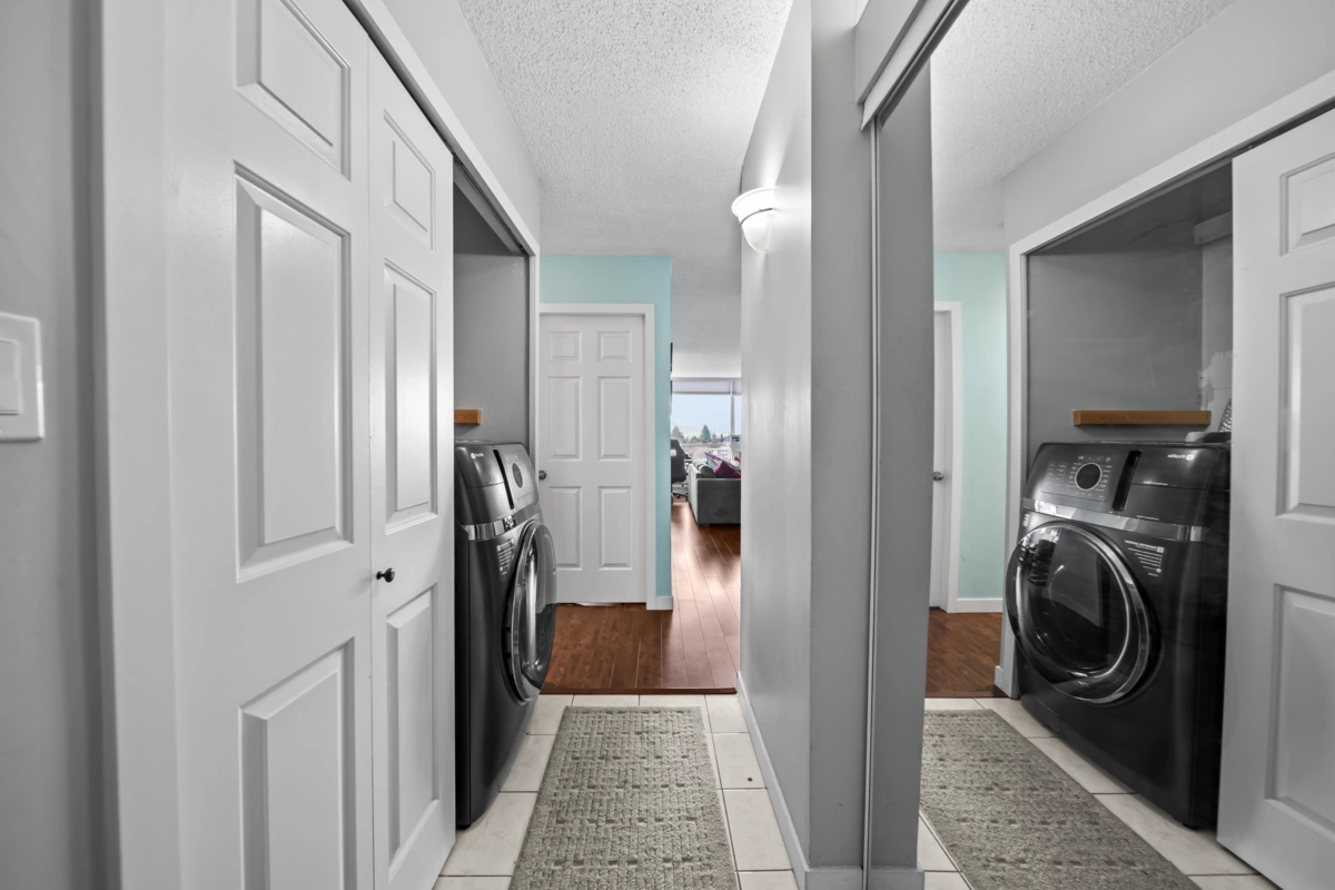 Exterior Rear Photo of 806 14881 103a Avenue, Surrey, BC