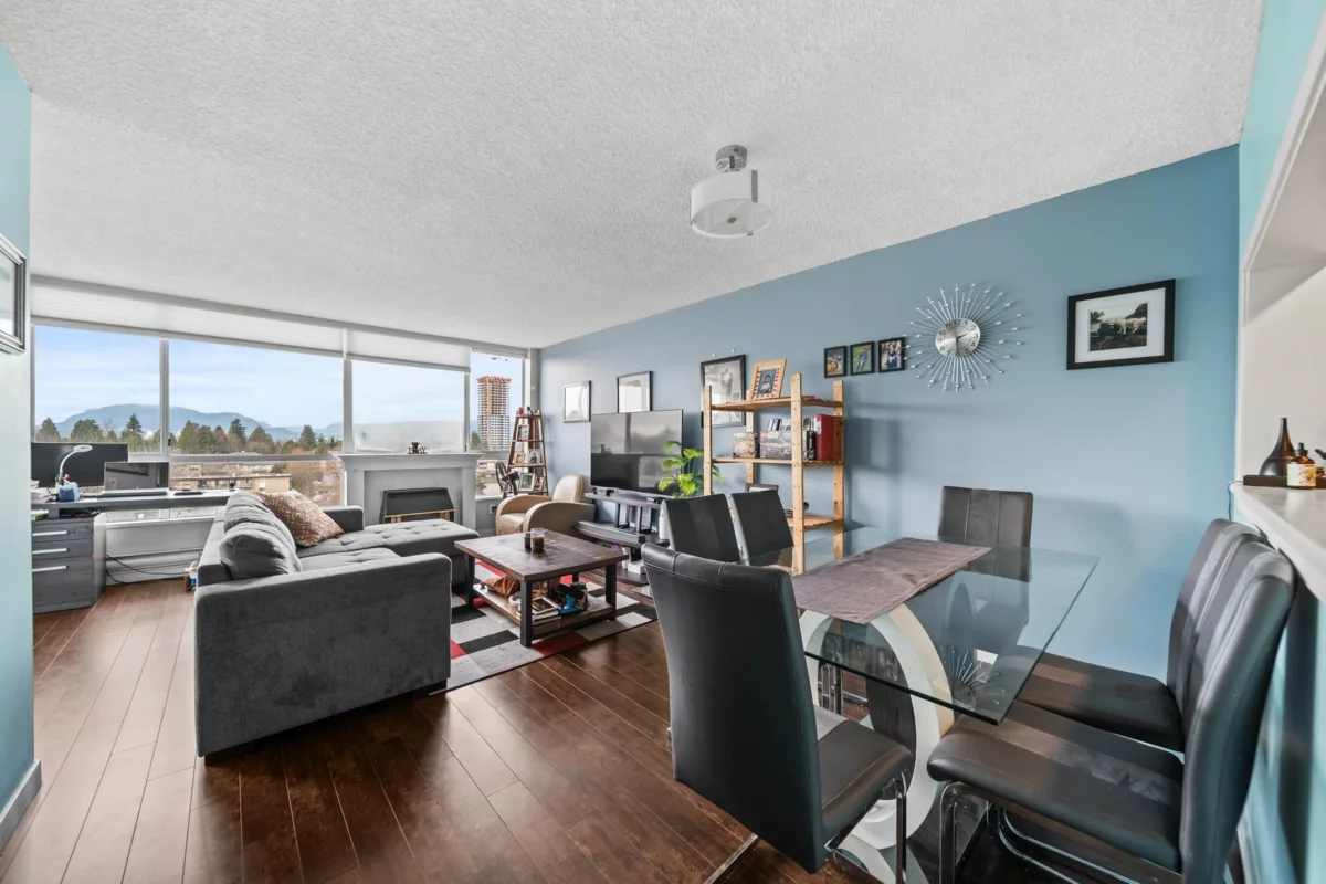 Family Room Photo of 806 14881 103a Avenue, Surrey, BC