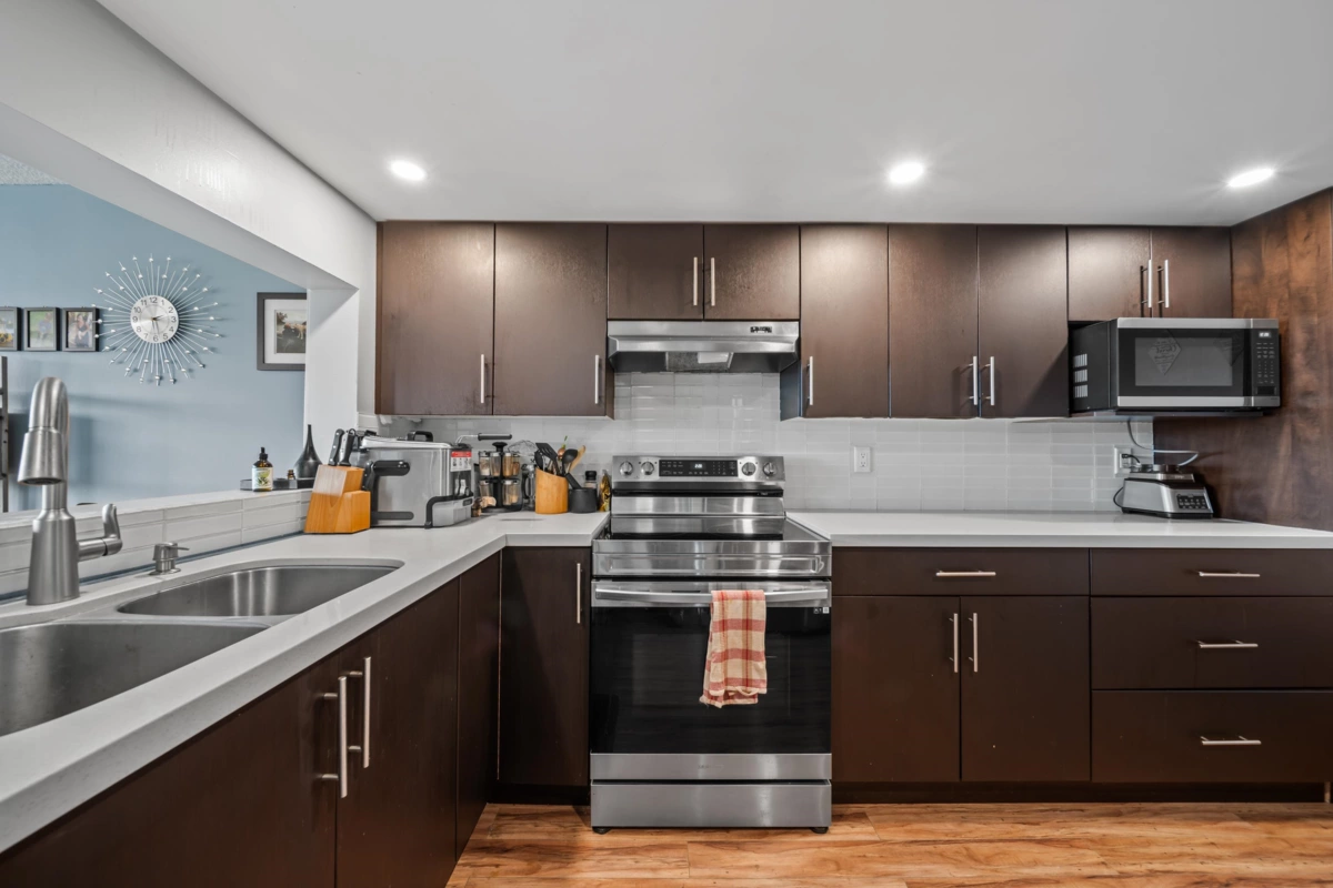 Pantry Photo of 806 14881 103a Avenue, Surrey, BC