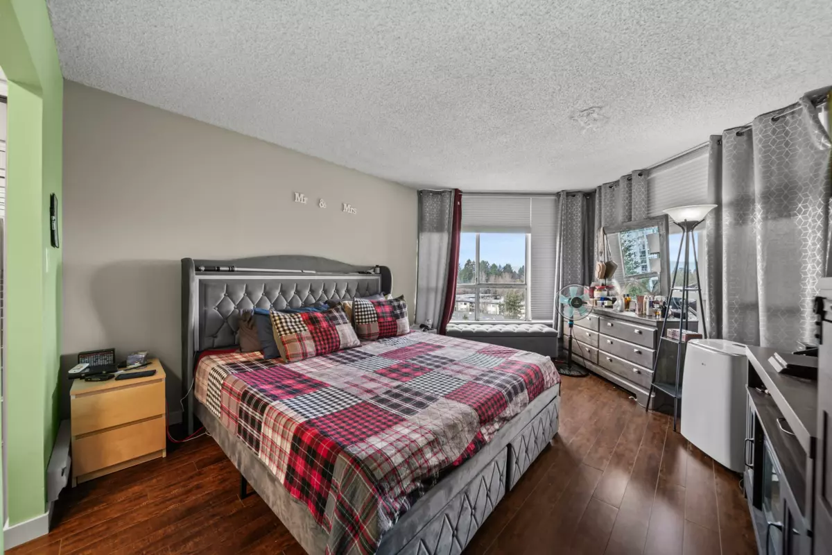 Primary Bedroom Photo of 806 14881 103a Avenue, Surrey, BC