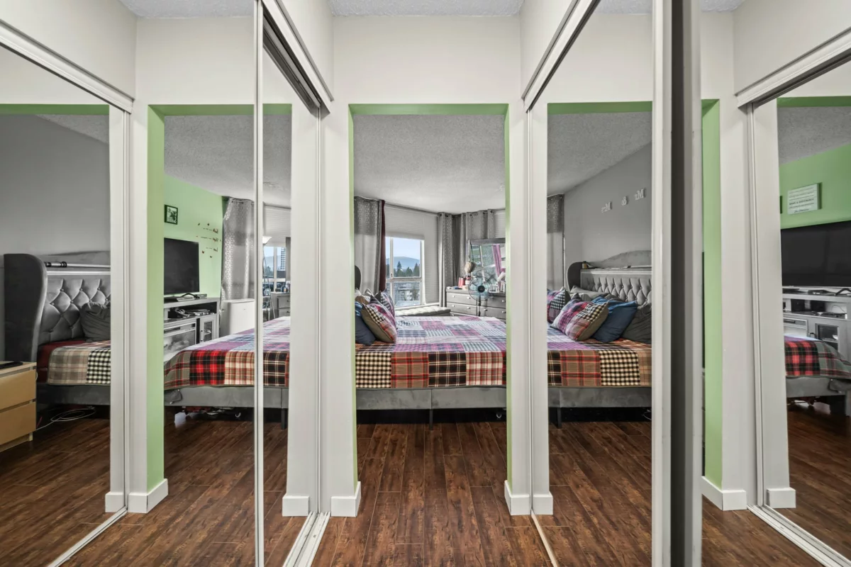 Walk-In Closet Photo of 806 14881 103a Avenue, Surrey, BC