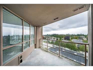Guest Bathroom Photo of 806 14881 103a Avenue, Surrey, BC