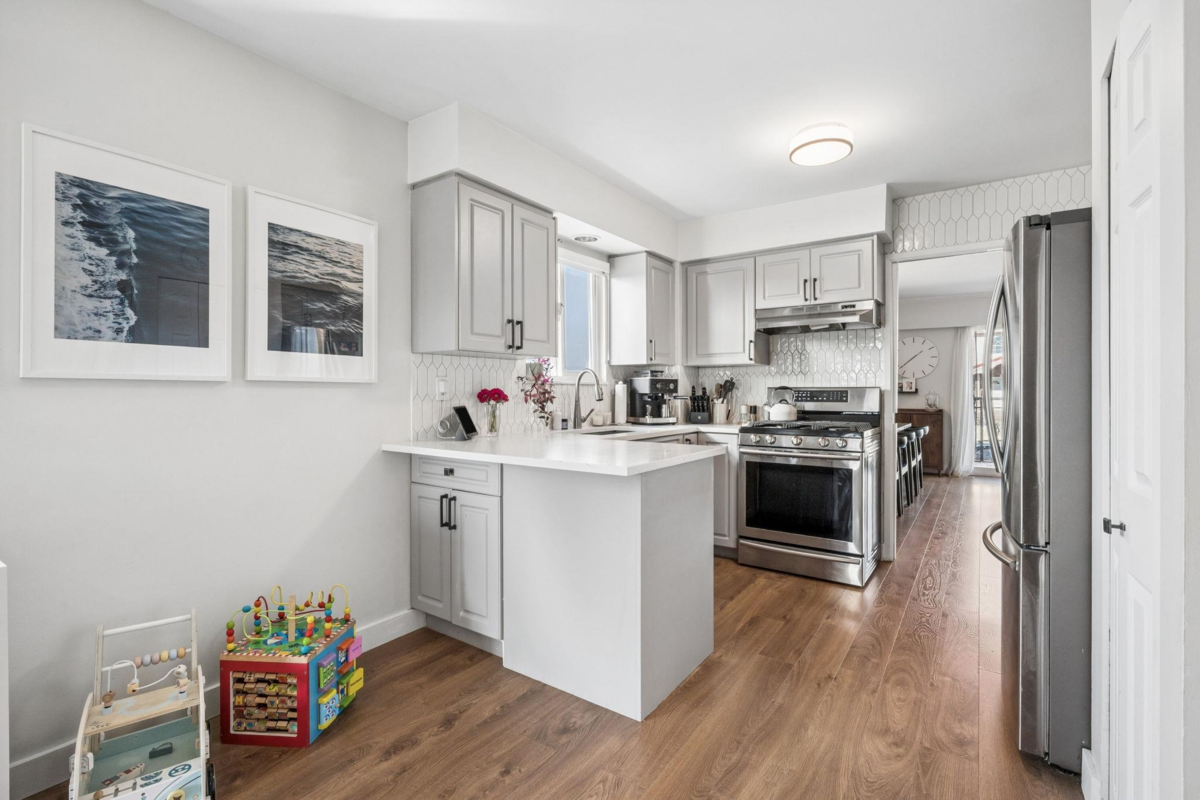 Basement Recreation Room Photo of 3616 E Georgia Street, Vancouver, BC