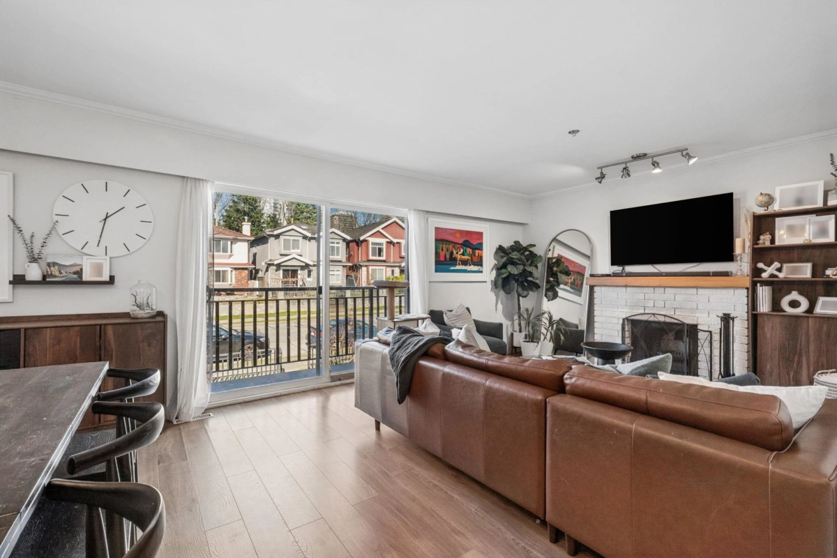 Breakfast Nook Photo of 3616 E Georgia Street, Vancouver, BC