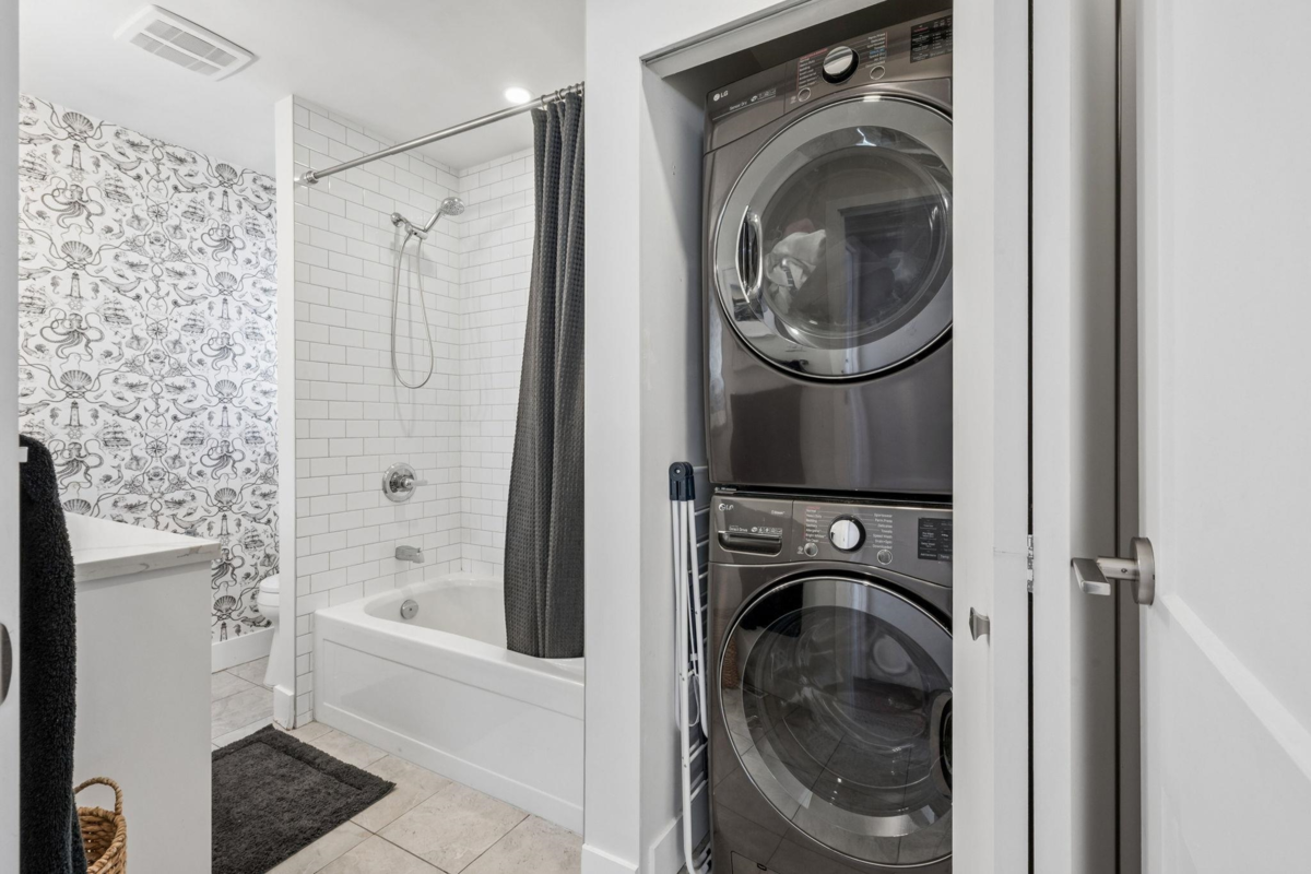 Outdoor Deck Photo of 3616 E Georgia Street, Vancouver, BC