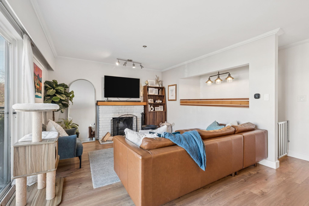 Primary Bathroom Photo of 3616 E Georgia Street, Vancouver, BC