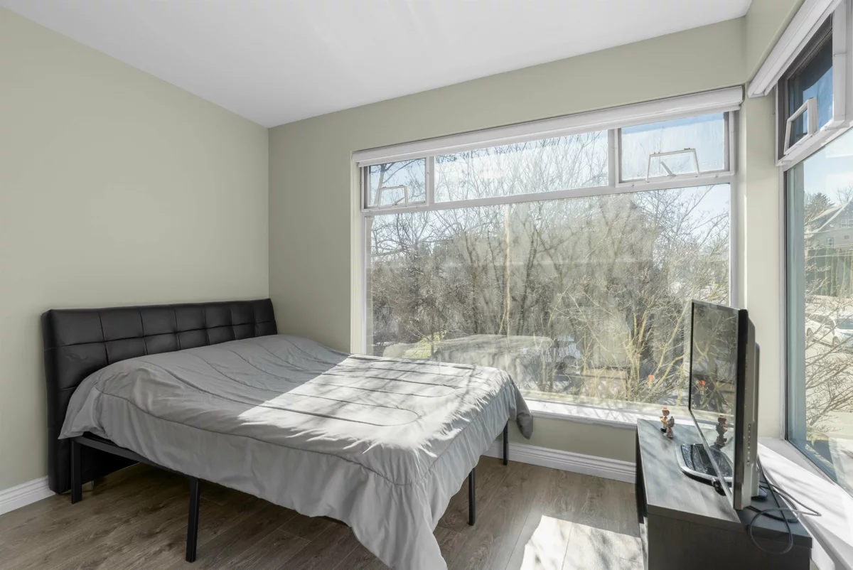 Breakfast Nook Photo of 999 W 20th Avenue, Vancouver, BC