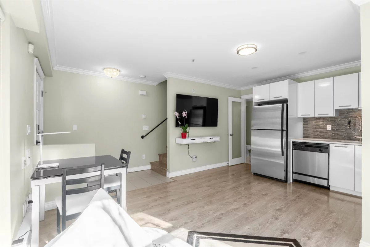 Family Room Photo of 999 W 20th Avenue, Vancouver, BC