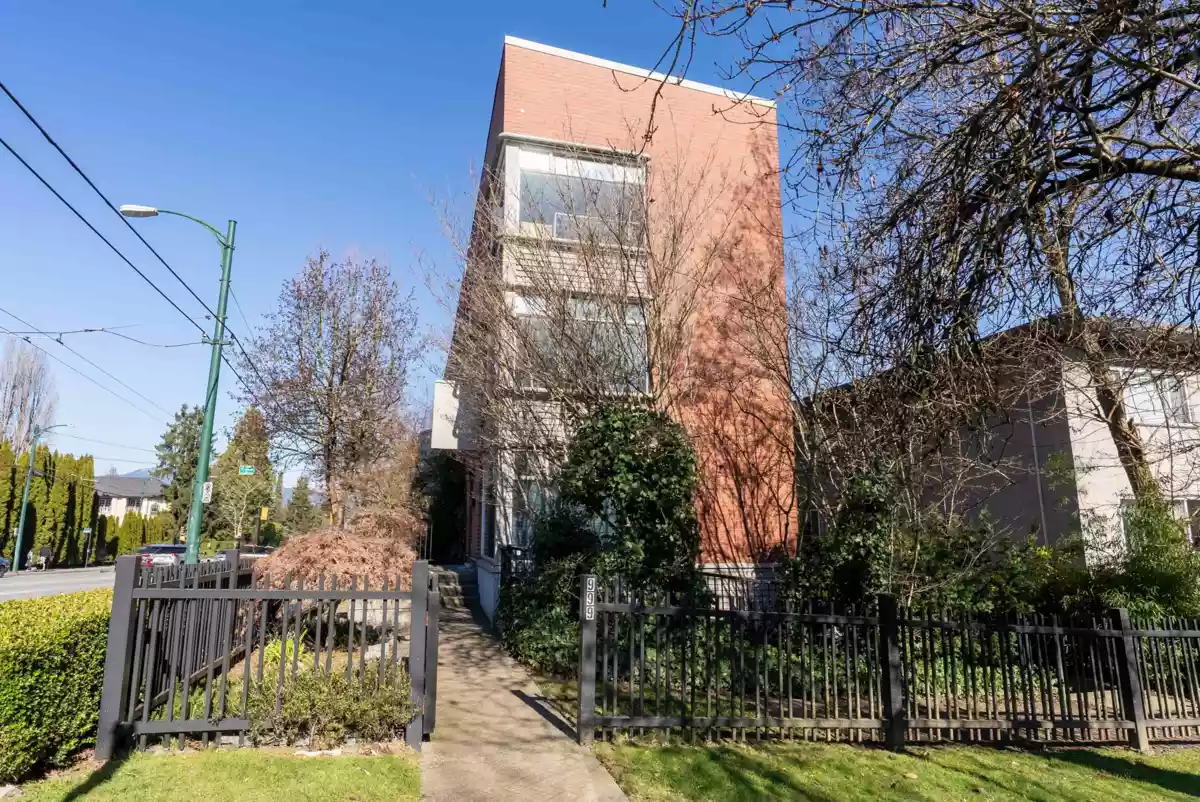 Laundry Room Photo of 999 W 20th Avenue, Vancouver, BC