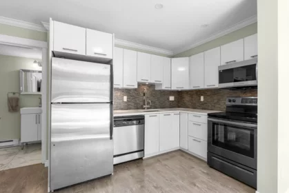 999 W 20th Avenue, Vancouver, BC