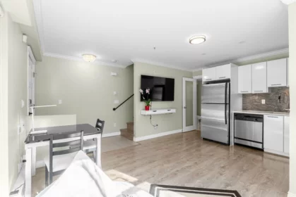999 W 20th Avenue, Vancouver, BC