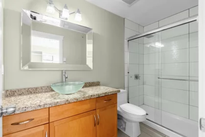 Guest Bathroom Photo of 999 W 20th Avenue, Vancouver, BC