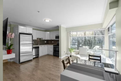 Kitchen Photo of 999 W 20th Avenue, Vancouver, BC