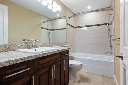 Hallway Photo of 621 2860 Trethewey Street, Abbotsford, BC