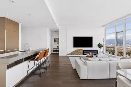 Kitchen Island Photo of 3903 4688 Kingsway, Burnaby, BC