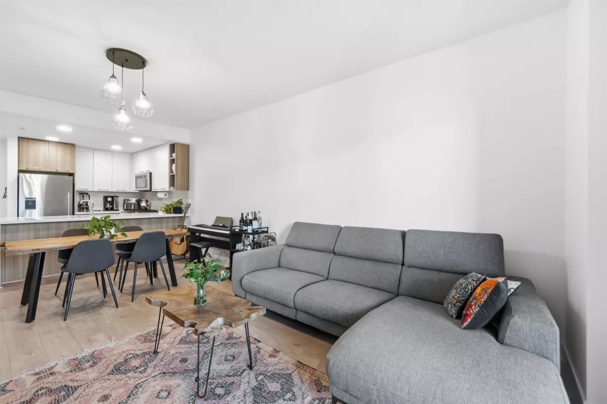 Family Room Photo of 313 14022 North Bluff Road, White Rock, BC