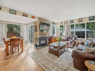 Breakfast Nook Photo of 4597 Elmgrove Drive, Burnaby, BC
