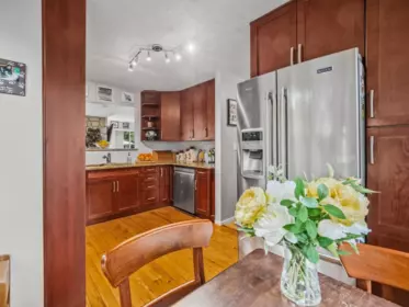 Kitchen Island Photo of 4597 Elmgrove Drive, Burnaby, BC
