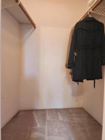 Basement Recreation Room Photo of 15499 91a Avenue, Surrey, BC