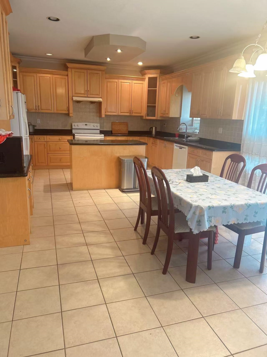 Dining Area Photo of 6521 Waltham Avenue, Burnaby, BC