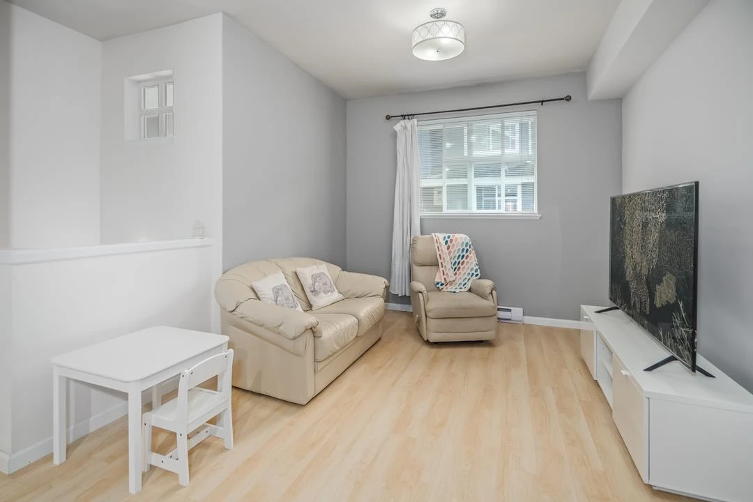 Living Room Photo of 35 935 Ewen Avenue, New Westminster, BC