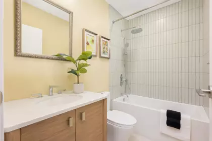 Powder Room Photo of 18A 1500 Alberni Street, Vancouver, BC