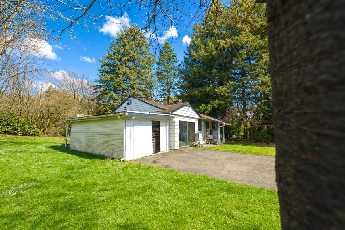 Family Room Photo of 37795 North Parallel Road, Abbotsford, BC