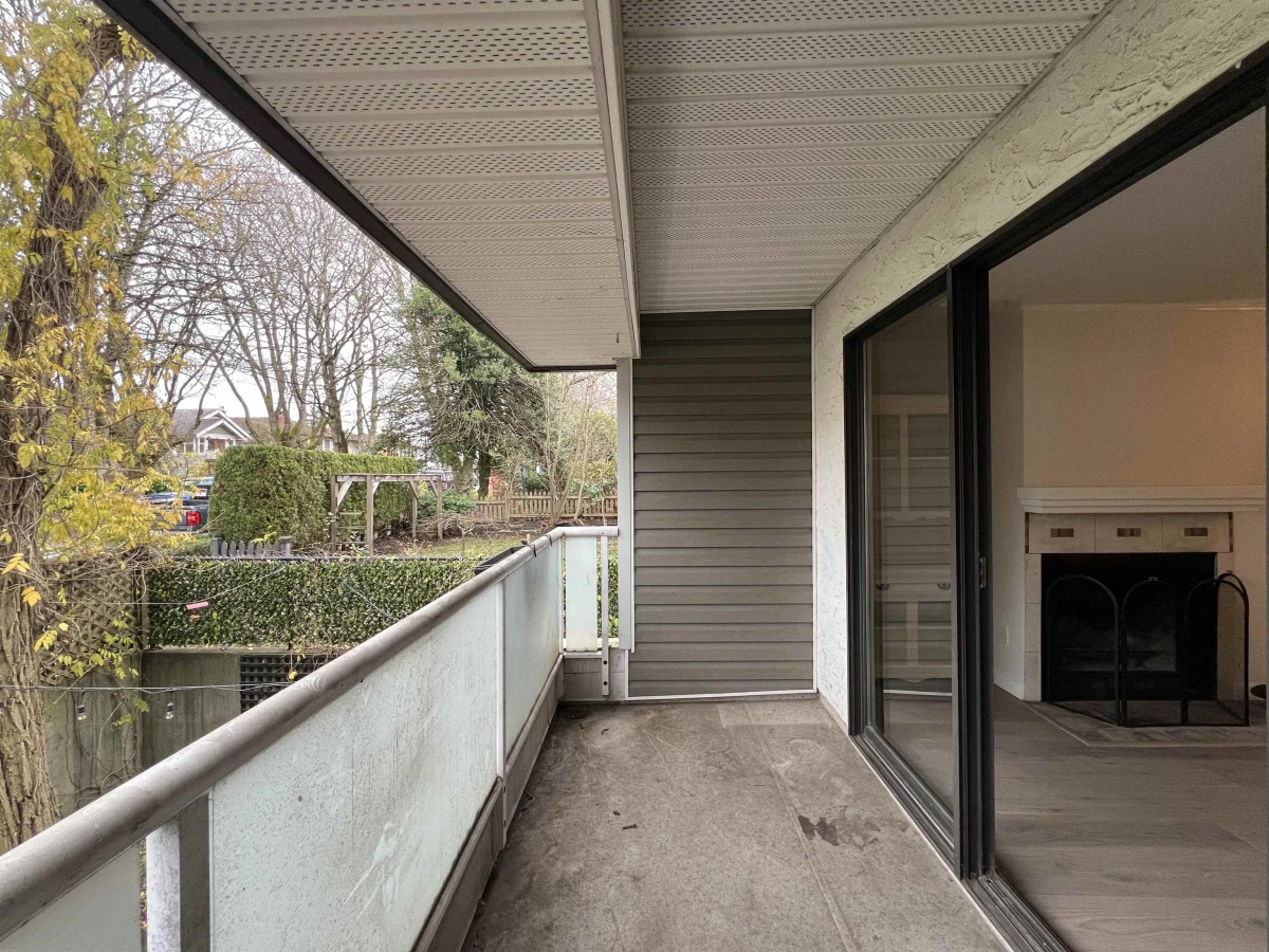 Living Room Photo of 206 674 W 17th Avenue, Vancouver, BC