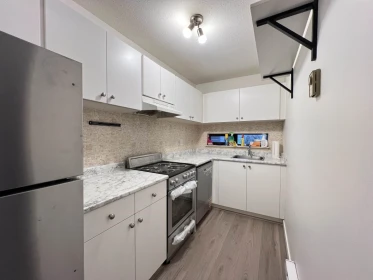 Primary Bedroom Photo of 206 674 W 17th Avenue, Vancouver, BC