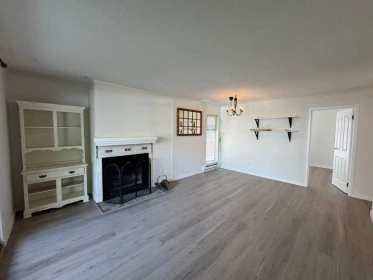 Walk-In Closet Photo of 206 674 W 17th Avenue, Vancouver, BC