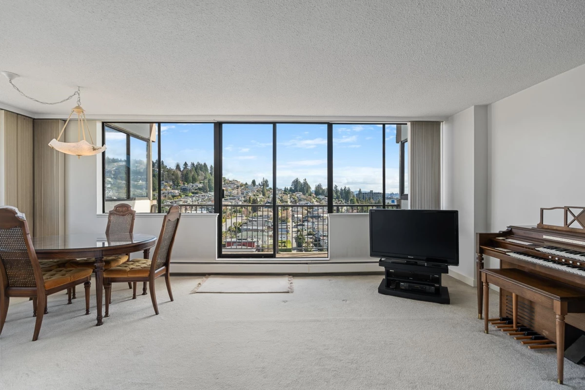 Dining Area Photo of 1405 555 13th Street, West Vancouver, BC