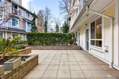 8 6965 Hastings Street, Burnaby, BC, Burnaby — Apartment/Condo for sale