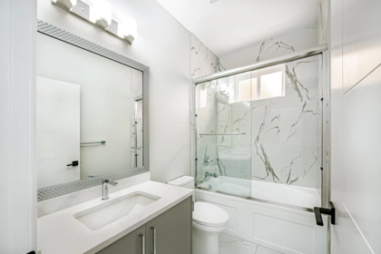 Primary Bathroom Photo of 14711 62a Avenue, Surrey, BC