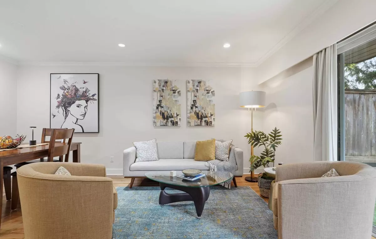Living Room Photo of 2329 Mountain Highway, North Vancouver, BC