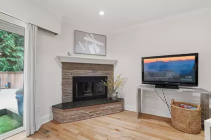 Breakfast Nook Photo of 2329 Mountain Highway, North Vancouver, BC