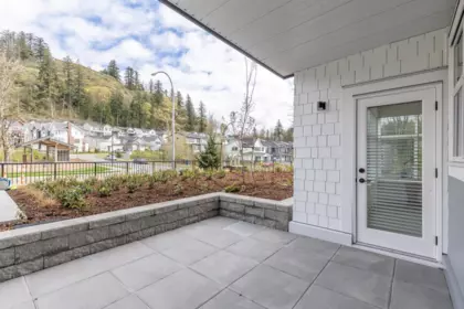 Entry Foyer Photo of 112 33920 Best Avenue, Mission, BC
