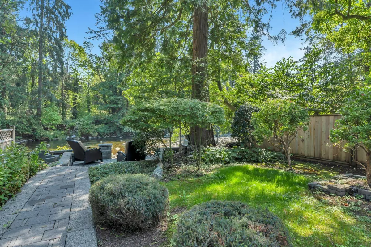 Dining Area Photo of 950 Seymour Boulevard, North Vancouver, BC