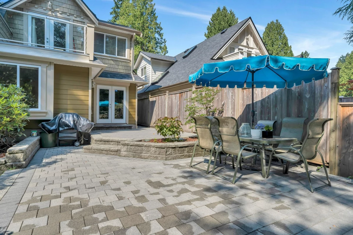 Family Room Photo of 950 Seymour Boulevard, North Vancouver, BC