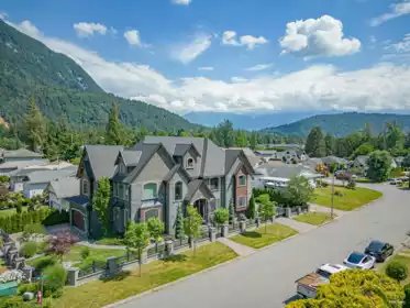 220 Balsam Avenue, Harrison Hot Springs, BC, Harrison Hot Springs — Single Family Residence for sale