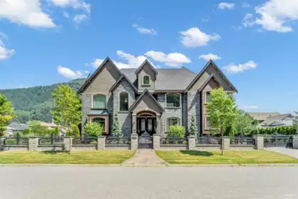 220 Balsam Avenue, Harrison Hot Springs, BC, Harrison Hot Springs — Single Family Residence for sale