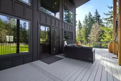 Entry Foyer Photo of 10377 North Deroche Road, Mission, BC
