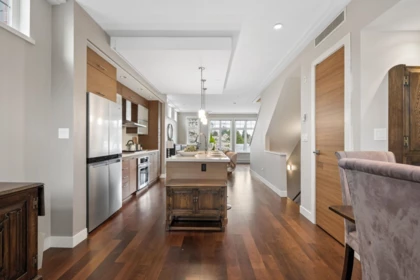 Hallway Photo of 5423 Willow Street, Vancouver, BC