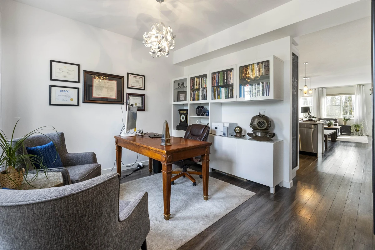 Dining Area Photo of 10 2850 Mccallum Road, Abbotsford, BC